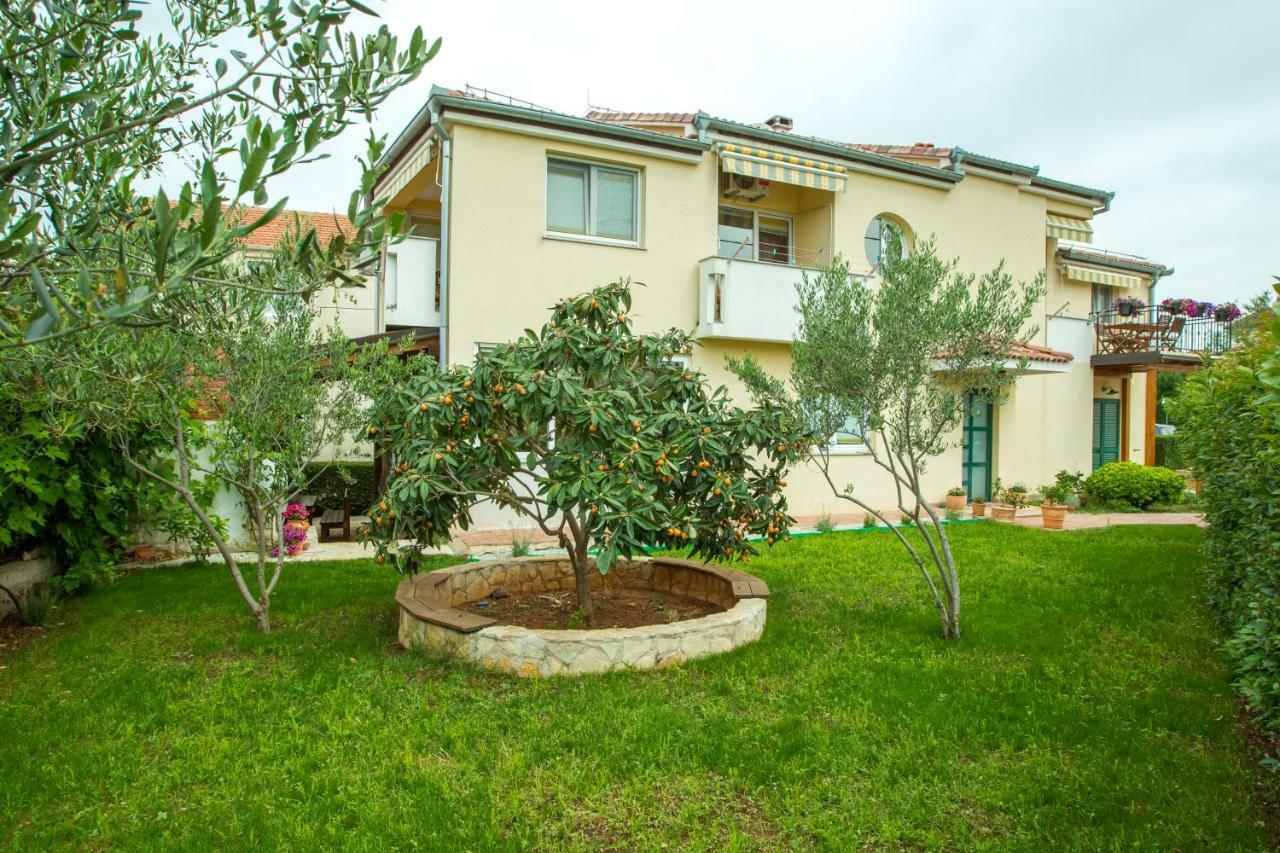 Apartments Emma Biograd Na Moru Exterior photo